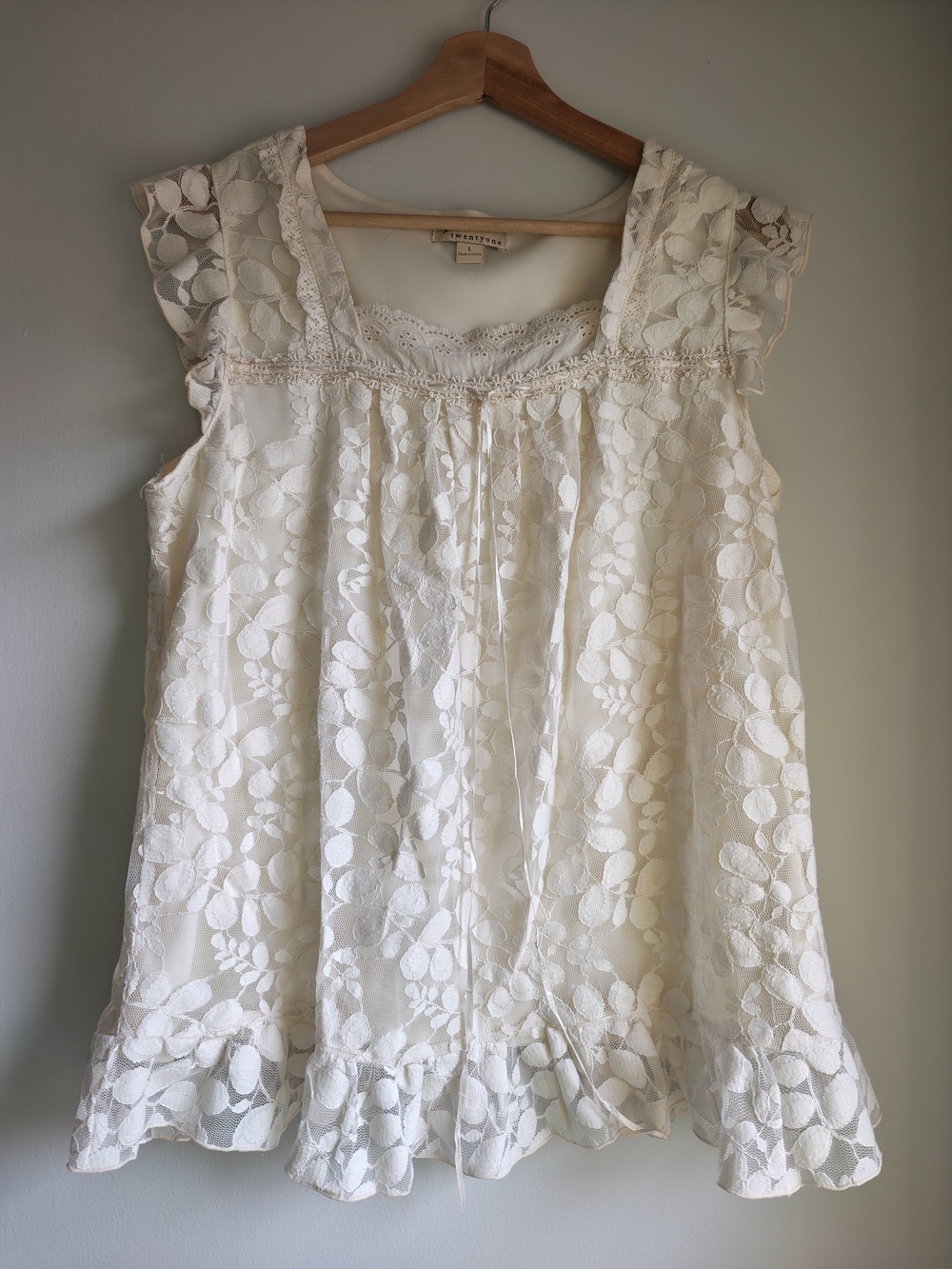 Embroidered Cream Lace Flutter-Sleeve Blouse